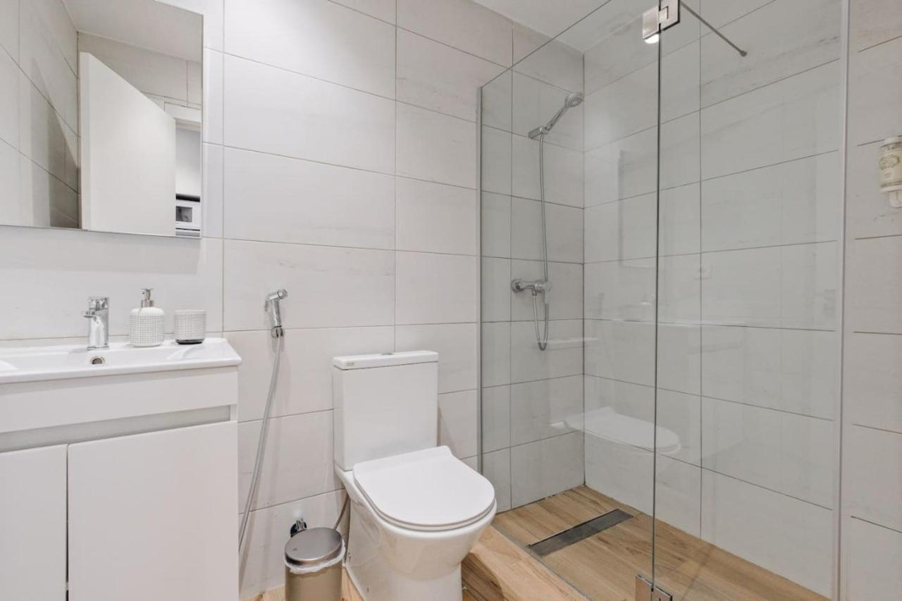 Lovely Fully Equipped Near Subway N3 Lejlighed